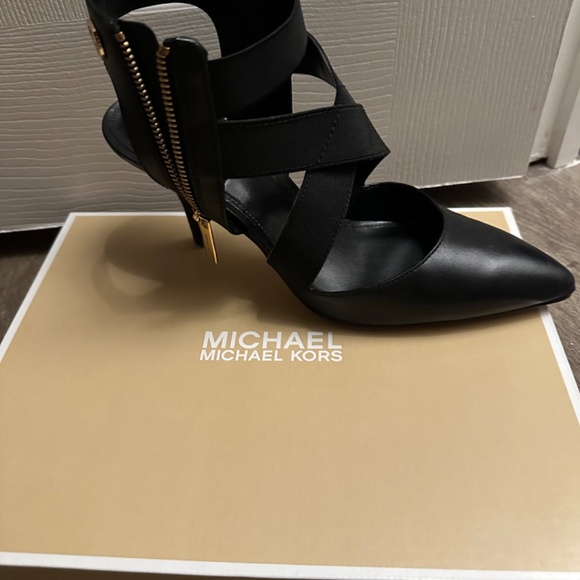 Brand new Michael Kors Mid heel shoe - Picture 2 of 5